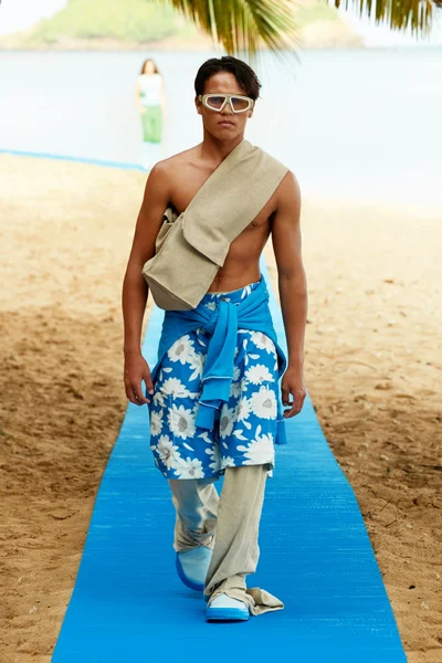 Look 11